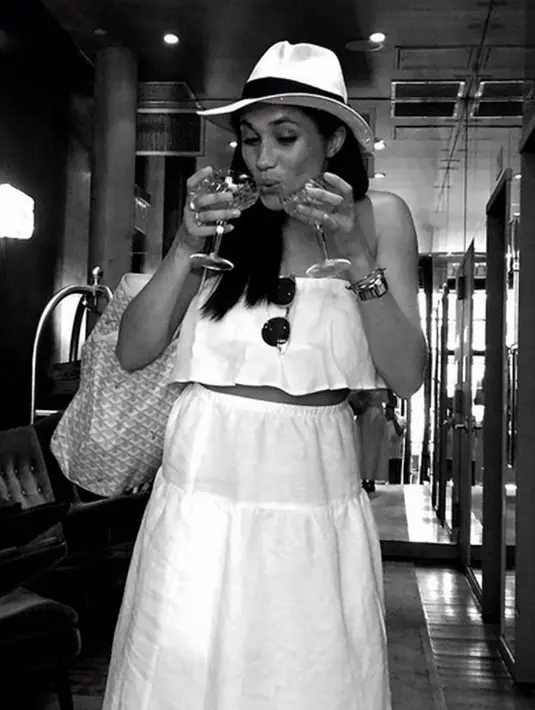 Bicara soal kehidupan mereka setelah menikah, Meghan Markle yang semula tinggal di Kanada akan berpindah ke Inggris. Bersama dengan Panggeran Harry, Meghan akan tinggal di Nottingham Cottage. (Instagram/meghanmarkle)