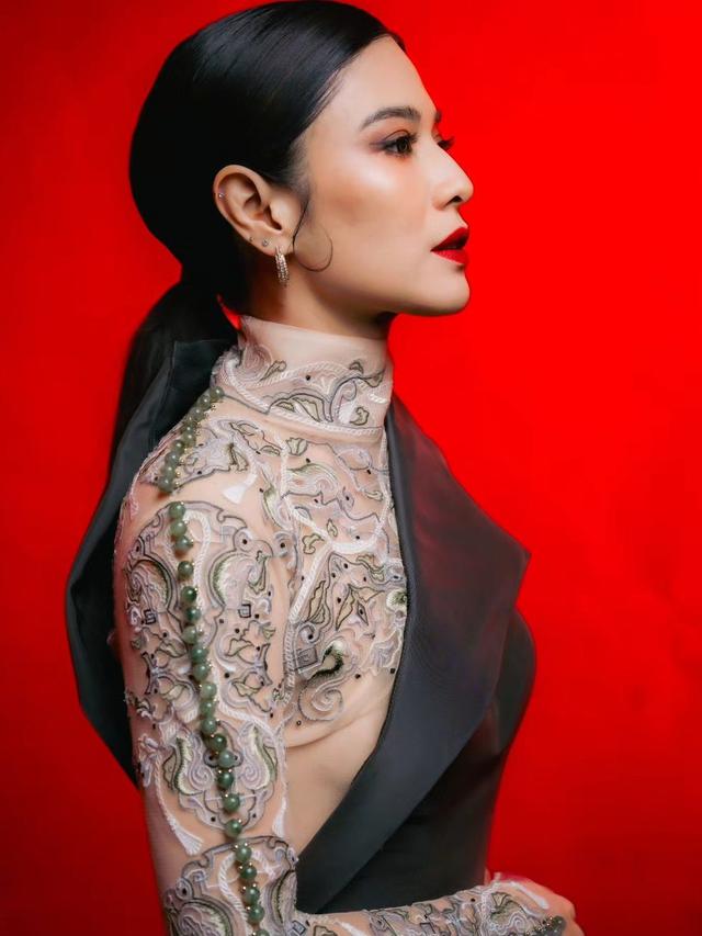 Dian Sastrowardoyo sebagai Ratu Adil (Instagram/therealdisastr)