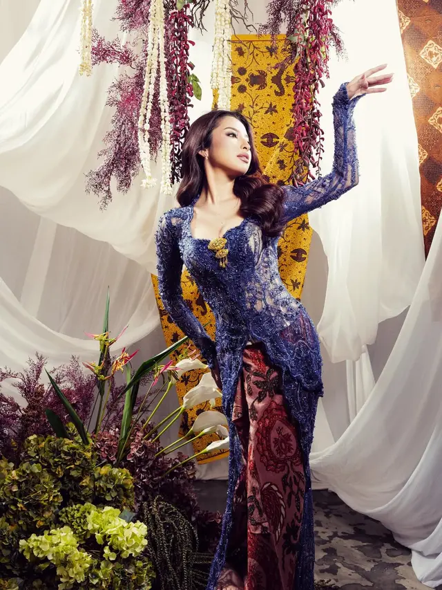 Prewedding Terbaru Jennifer Coppen dan Justin Hubner Bergaya Wastra Modern, Kamari Curi Perhatian Pakai Dress Batik
