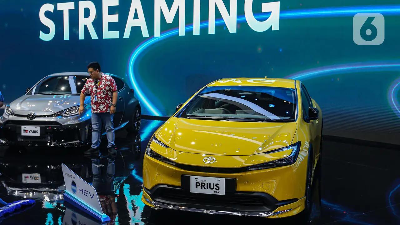 Deretan Mobil Hybrid Terbaru dari Toyota Dipamerkan di GIIAS 2024