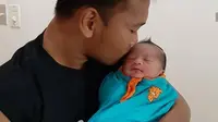 Pemain sayap Persikabo, Wawan Febriyanto menyandang status sebagai seorang ayah setelah diberikan bayi laki-laki.