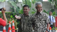 Gubernur Jawa Tengah Ganjar Pranowo (kanan) tiba di Gedung KPK, Jakarta, Jumat (10/5/2019). Selain Ganjar, KPK juga memanggil Bupati Morowali Utara Aptripel Tumimomor sebagai saksi untuk Markus. (merdeka.com/Dwi Narwoko)
