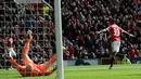 Striker Manchester United, Marcus Rashford, merayakan gol yang dicetaknya ke gawang Aston Villa pada laga Liga Inggris di Stadion Old Trafford, Manchester, Sabtu (16/4/2016) MU menang 1-0 atas Aston Villa. (AFP/Oli Scarff)