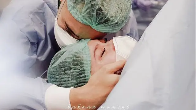 Lahirkan Anak Pertama Secara Caesar, Ini 6 Momen Persalinan Asmirandah