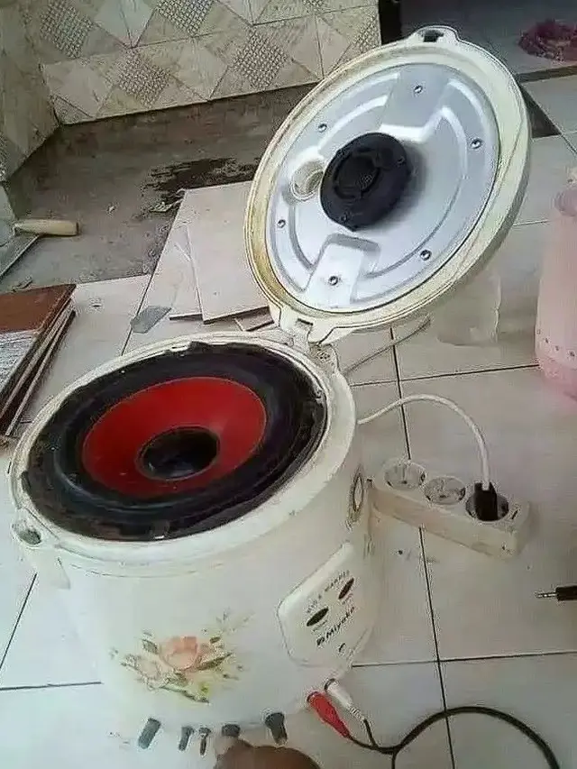 8 Potret Modifikasi Barang Elektronik Ini Nyeleneh Banget, Enggak Habis Pikir