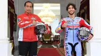 Pembalap Gresini Racing MotoGP Enea Bastianini foto bersama Presiden Jokowi di Istana Negara. (Foto: Lukas - Biro Pers Sekretariat Presiden)