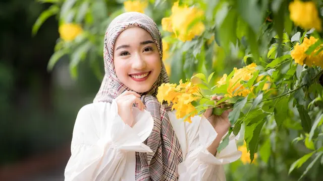 islam cantik muslim tersenyum