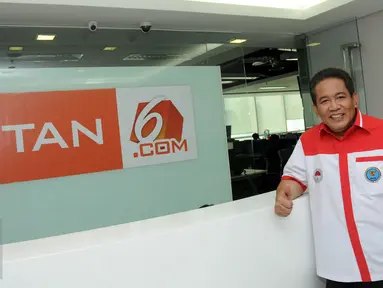 Kepala Badan Narkotika Nasional (BNN) Komjen Pol Anang Iskandar berfoto di lobby ruang redaksi Liputan6.com di Jakarta, Rabu (1/7/2015). Komjen Pol Anang Iskandar bersilaturahim dengan jajaran redaksi Liputan6.com. (Liputan6.com/Helmi Fithriansyah)