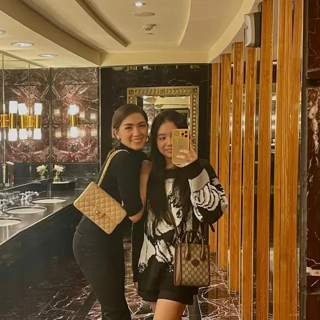 7 Potret Kebersamaan Angel Karamoy dan Lovely Rumangkang, Bak Kakak Beradik