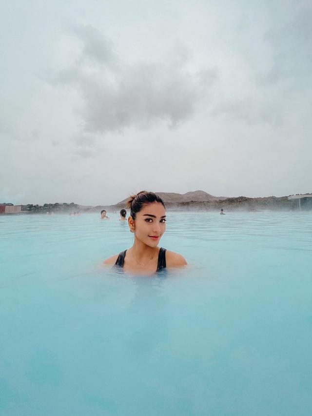 Dari Paris Hingga Praha, Ini 7 Potret Liburan Debi Sagita ke Eropa