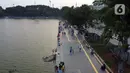Foto udara memperlihatkan aktivitas warga di pedestrian Danau Sunter, Jakarta, Sabtu (27/6/2020). Beragam aktivitas dilakukan warga sambil menikmati waktu sore di area Danau Sunter, Jakarta. (Liputan6.com/Helmi Fithriansyah)
