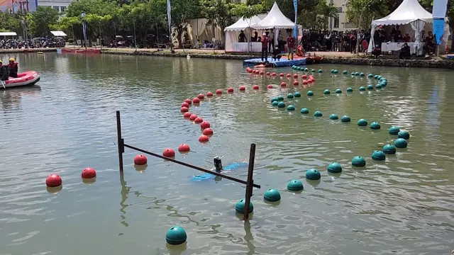 Mahasiswa Universitas Indonesia (UI) berinovasi merancang robot tak berawak (nirawak) atau autonomous underwater vehicle yang diberi nama Makara Perry (Dok. Biro Humas dan KIP UI)