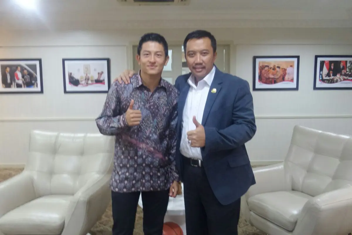 Rio Haryanto (kiri) dan Menpora Imam Nahrawi.