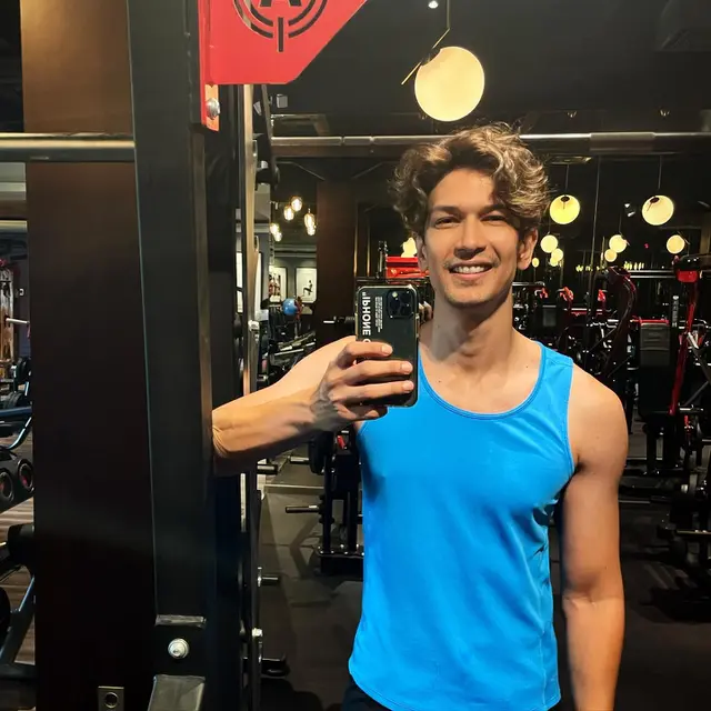 7 Potret Dimas Beck yang Kini Makin Kekar, Dipuji Makin Macho