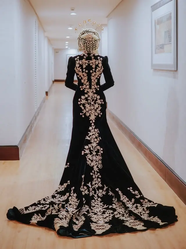 Baju Adat Jawa Beludru Luna Shabrina