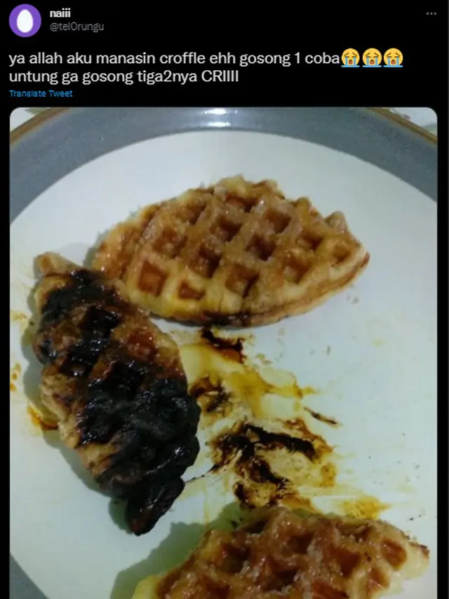 7 Croffle Gagal yang Bentuknya Jauh dari Ekpektasi Ini Bikin Senyum Miris