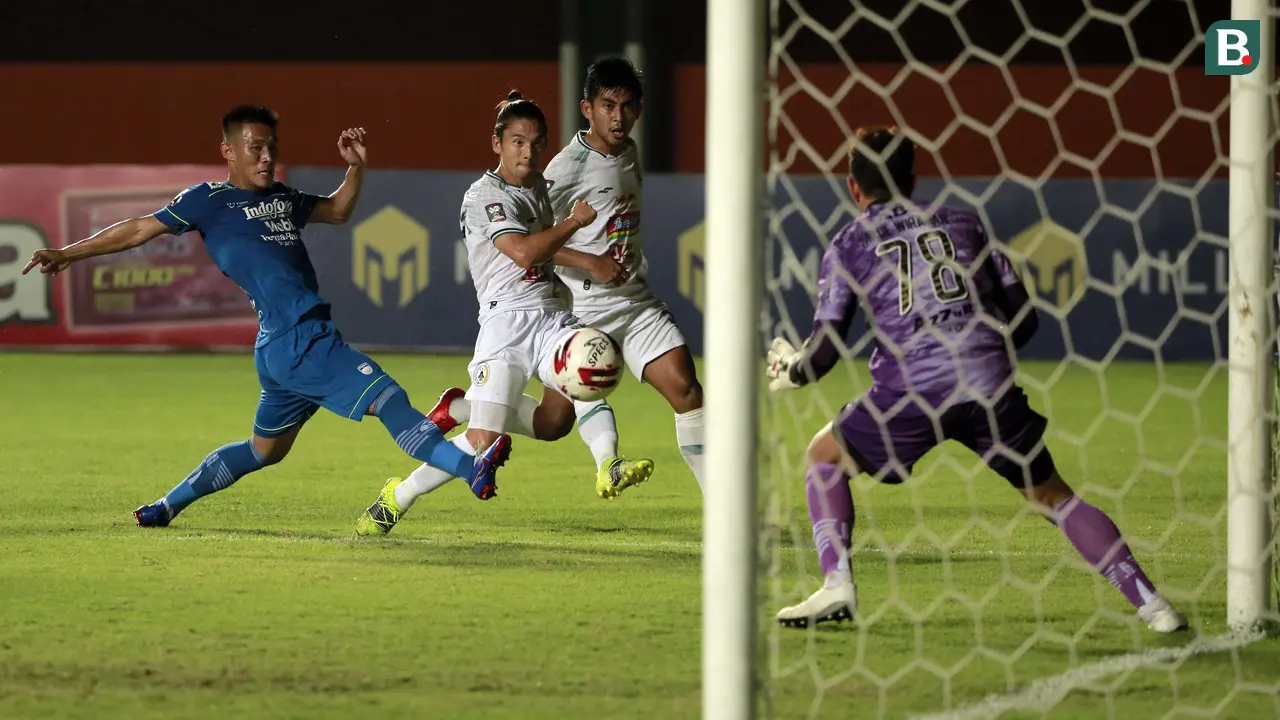 FOTO: Laga Spesial Kim Kurniawan saat Lawan Mantan Klubnya di Piala Menpora 2021