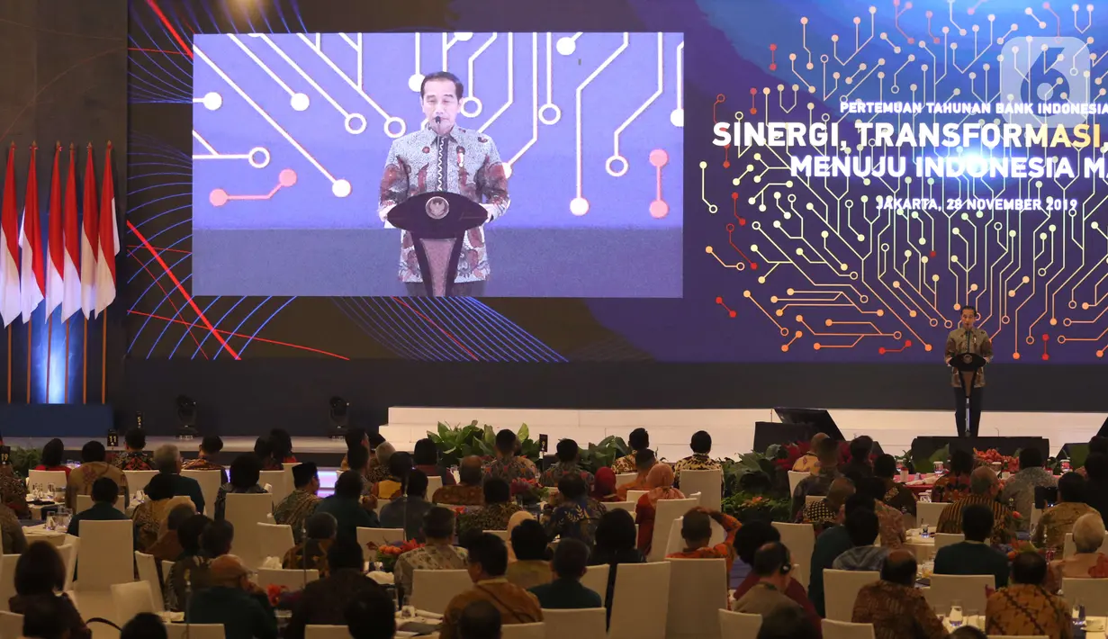 Presiden Joko Widodo memberikan pandangan terkait ekonomi dalam Pertemuan Tahunan Bank Indonesia (PTBI) 2019 di Jakarta, Kamis (28/11/2019). Acara bertema 'Sinergi Transformasi Inovasi Menuju Indonesia Maju' ini dihadiri para pelaku industri keuangan. (Liputaan6.com/Angga Yuniar)