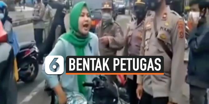 VIDEO: Viral, Emak-Emak Bentak Petugas Saat Tak Pakai Masker dan Helm