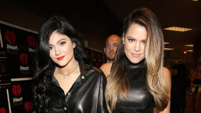 [Bintang] Kylie Jenner - Khloe Kardashian