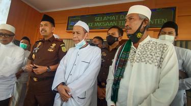Kiyai Dan Ulama Banten Di Kejati. (Selasa, 08/06/2021). (Liputan6.com/Yandhi Deslatama).