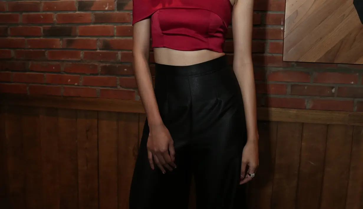 Ditempat yang sama, Mikha Tambayong mengaku saat menjalani syuting Promise di Milan dimanfaatkan untuk berburu barang kesukannya. Berburu sneaker sesuai niat sebelum berangkat. (Galih W. Satria/Bintang.com)