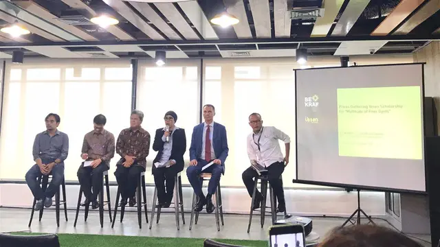 Press Gathering Ibsen Scholarship Award 2019 to Multitude of Peer Gynts (MPG) (Aqilah Ananda Purwanti)