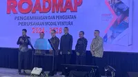 Ketua Dewan Komisioner OJK Mahendra Siregar dalam acara Peluncuran Roadmap Perusahaan Modal Ventura di Hotel Mulia, Jakarta pada Selasa (22/1/2024). (Tasha/Liputan6.com)