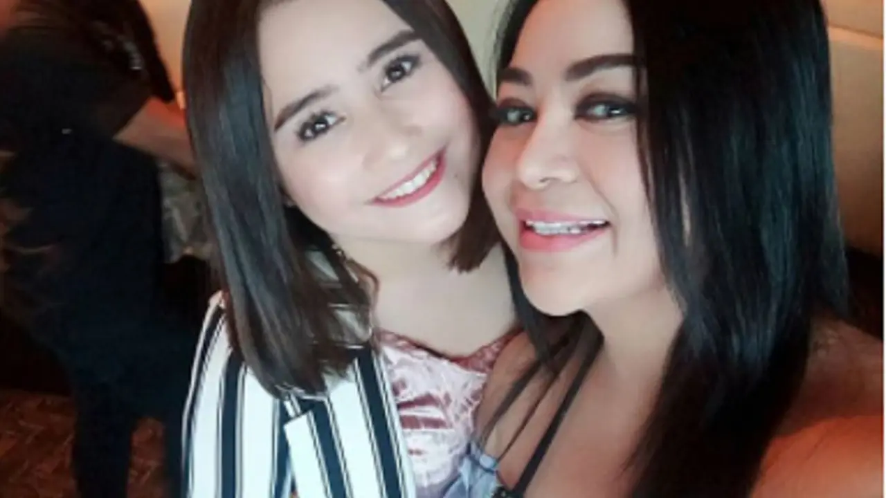 [Bintang] Prilly Latuconsina dan Anisa Bahar