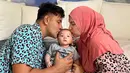 Mengutip dari channel Youtube KH Entertainment, Ammar dan Irish Bella mengungkap rahasia dari keharmonisan rumah tangganya yang baru terjalin dua tahun ini. Seperti pasangan lain, Ammar setuju kalau komunikasi adalah kunci dari segalanya. (Instagram/ammarzoni)