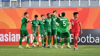 Para pemain Irak U-20 merayakan gol ke gawang Timnas Indonesia U-20 yang dicetak Hayder Abdulkareem Tofee pada laga matchday pertama Grup A Piala Asia U-20 2023 di Lokomotiv Stadium, Tashkent, Uzbekistan, Rabu (1/3/2023). (the-afc.com)
