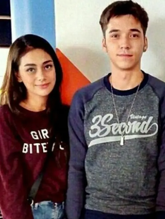 Ibu Kandung Celine Evangelista, Vincentia Nurul mengatakan bahwa Celine sudah tinggal satu rumah dengan Stefan William. Stefan merupakan pesinetron muda yang diduga pacar Celine (Instagram/ Steflinlovers)
