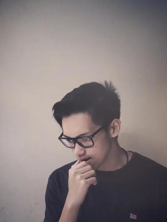 “ Aku menyukai senyuman manis dan tulus yang terukir dari sang gadis yang ku dambakan nanti”,pungkas Brandon Salim.