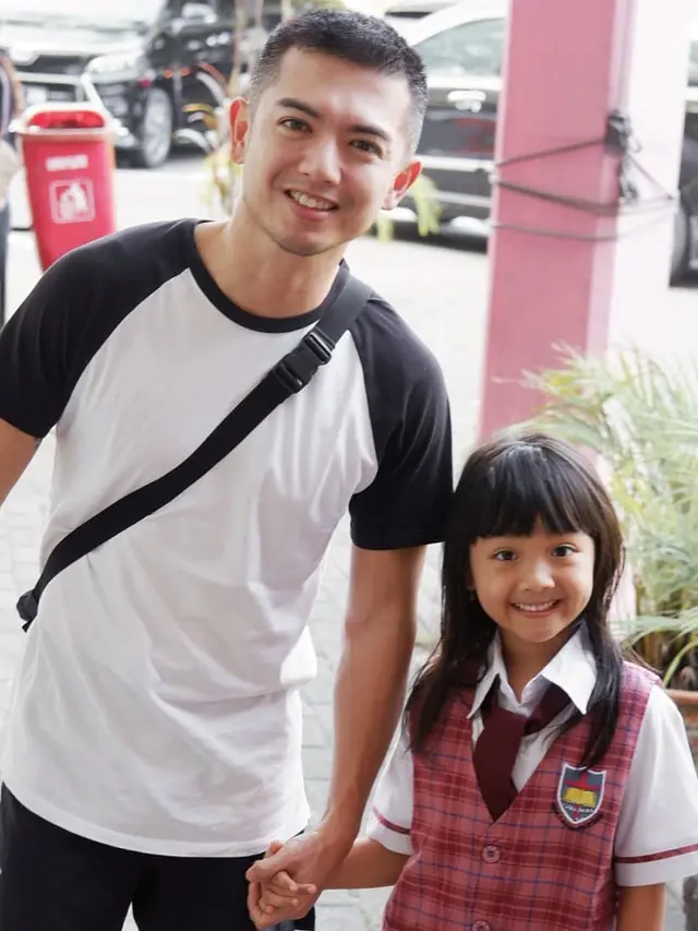 Jadi Duda, Ini 6 Potret Kebersamaan Nicky Tirta bersama Buah Hatinya