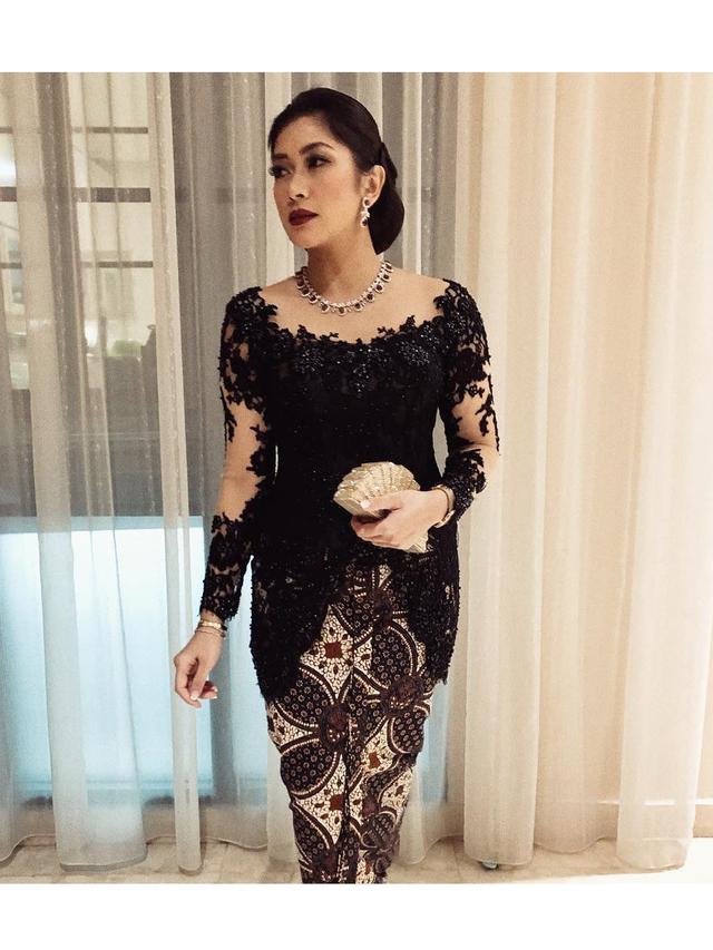 6 Potret Aliya Rajasa Pakai Kebaya, Cantik dan Elegan