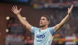 Dusan Vlahovic (Juventus) merayakan gol pembuka dalam laga Serie A di Genoa, Italia, 31 Agustus 2025. (Tano Pecoraro/LaPresse via AP)