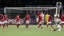 Ekspresi pemain Timnas Indonesia U-19 usai bermain imbang dengan Thailand U-19 pada lanjutan penyisihan grup A Piala AFF U-19 2022 di Stadion Patriot Candrabhaga, Bekasi, Jawa Barat, Rabu (6/7/2022). Beberapa kali Timnas Indonesia U-19 mendapat peluang mencetak gol ke gawang Thailand U-19. (Liputan6.com/Helmi Fithriansyah)