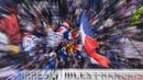 Foto yang diambil dengan efek zoom ini menunjukkan sorak-sorai penggemar Prancis sebelum pertandingan perempat final UEFA Euro 2024 antara Portugal dan Prancis di Volksparkstadion, Hamburg, pada Jumat 5 Juli 2024 atau Sabtu 6 Juli 2024 dini hari WIB. (JAVIER SORIANO/AFP)