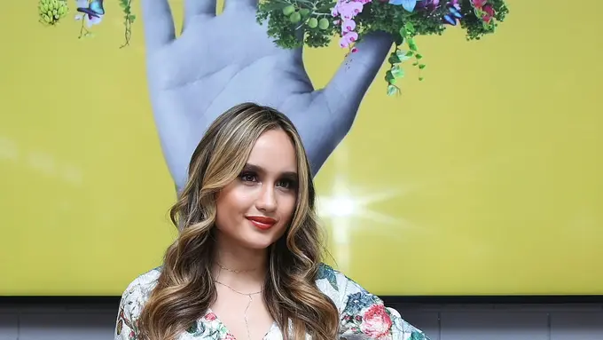 [Bintang] Cinta Laura