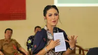 Krisdayanti merespons viral kasus selebgram meninggal dunia usai sedot lemak. Anggota DPR RI itu meminta regulasi dan lisensi klinik kecantikan diperketat. (Foto: Dok. Instagram @krisdayantilemos)