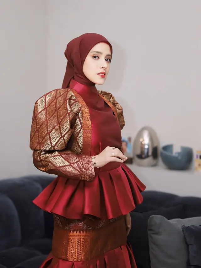 Artis Berhijab Keturunan Pakistan