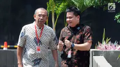 Sekretaris Kementerian Pemuda dan Olahraga (Sesmenpora) Gatot Sulistiantoro Dewa Broto (kiri) usai menjalani pemeriksaan penyidik di Gedung KPK, Jakarta, Jumat (26/7/2019). Gatot diperiksa untuk penyelidikan kebijakan Menpora Imam Nahrawi dari 2014 hingga 2019. (merdeka.com/Dwi Narwoko)