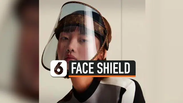 Rumah mode asal Paris, Louis Vuitton, rencananya akan merilis face shield untuk koleksi cruise terbaru mereka di tahun 2021. Face shield dengan cetakan monogram ala LV tersebut dijual seharga $961 atau sekitar Rp 14 juta.