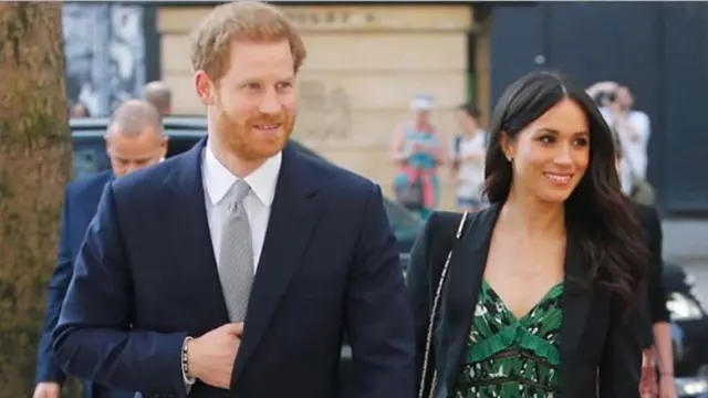 Inspirasi Gaun Floral Tetap Terlihat Anggun dari Meghan Markle