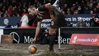 Foto: Potret Lapangan Becek dan Berlumpur di Laga Piala FA antara Grimsby Vs Wolves