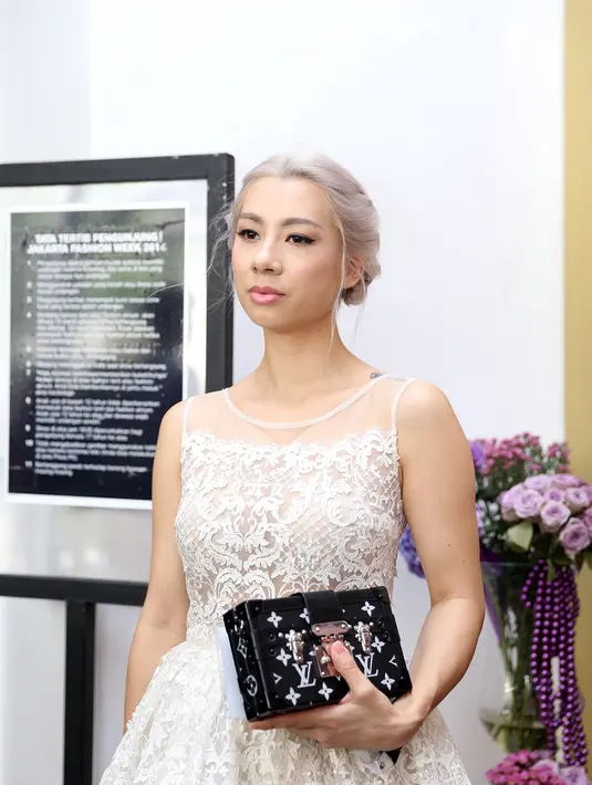 Sosok Jennifer Kurniawan yang kemudian dikenal dengan Jennifer Bachdim ini rupanya melakoni karier di luar negeri sambil fokus pada keluarganya. Kini ia pun tampil dengan perubahan drastis pada dirinya. (Andy Masela/Bintang.com)