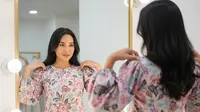 9 Mix and Match Batik Lengan Besar dan Celana Kulot yang Elegan dan Stylish