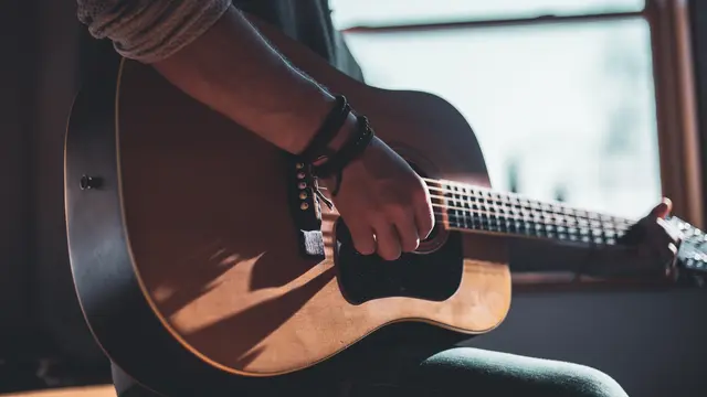 Cara bermain gitar