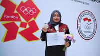 Citra Febrianti saat menerima pengalungan medali perak Olimpiade 2012 London hari Minggu (18/09/2022)(NOC Indonesia/Naif Al’As)