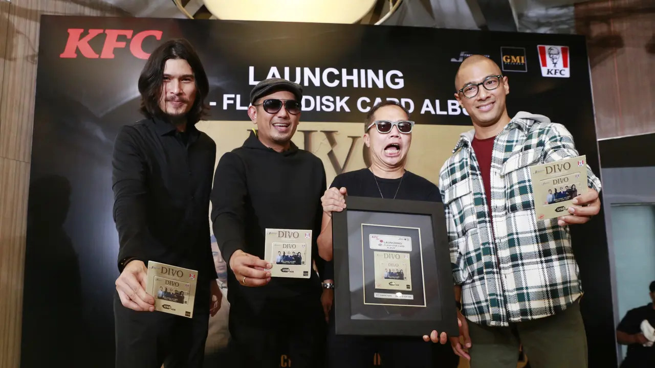 Virzha, Marcell Siahaan, Bams eks Samsons, Sandhy Sondoro dan Rio Febrian perkenalkan album dalam bentuk flashdisk